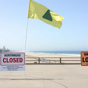 Warning sign at Huntington Beach due to sewage spill